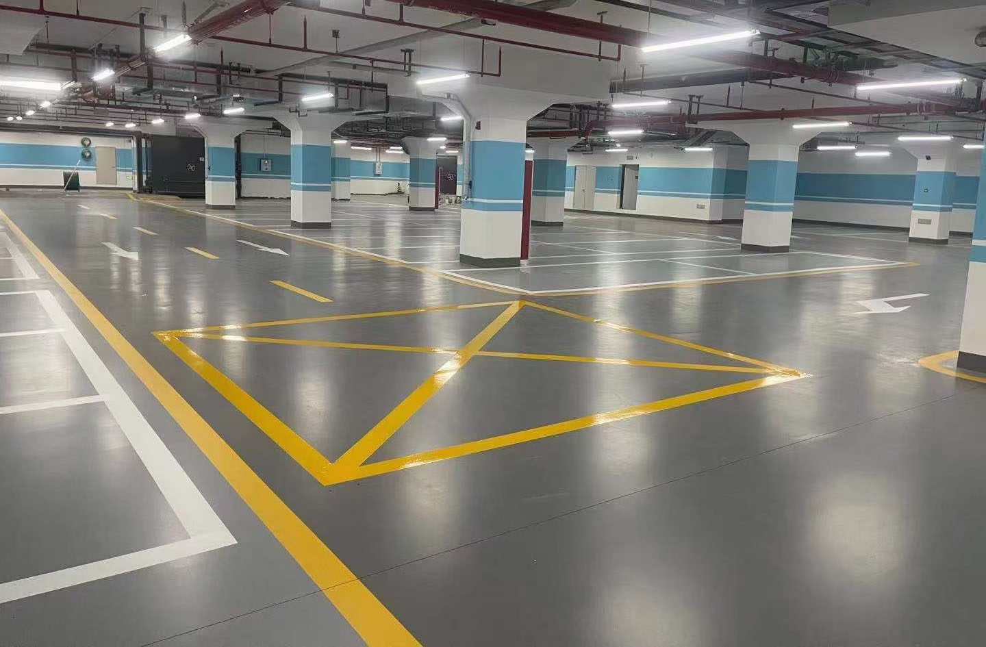 达州固化剂地坪车库工程